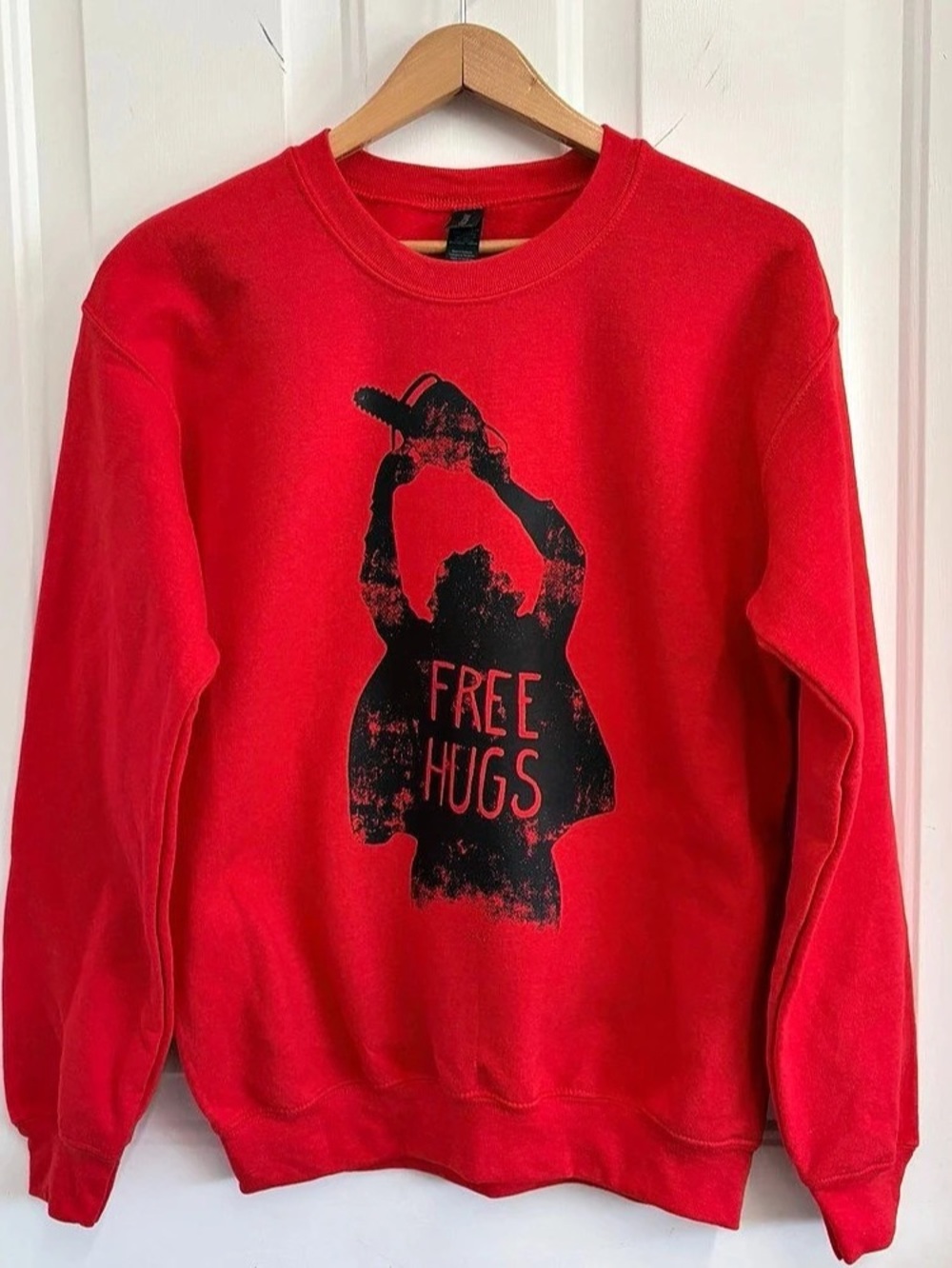 Halloween Free Hugs Texas chainsaw Gildan Heavy Blend Crewneck Sweatshirt Red Gr